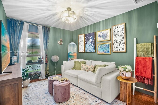 Building Photo - 505 Maplewood Dr