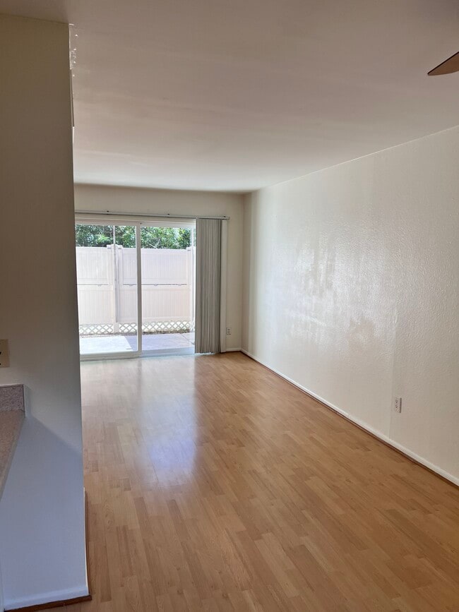 Building Photo - 28858 Conejo View Dr