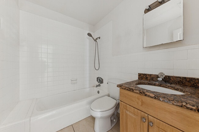 Building Photo - 1000 NE 9th Ave