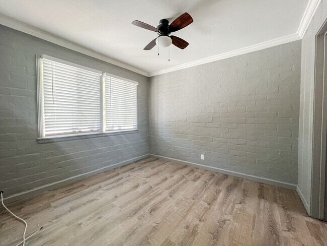 Building Photo - One of The Best One Bedroom Apartment in Town