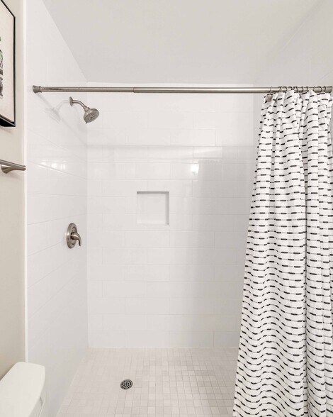 Building Photo - 650 The Village