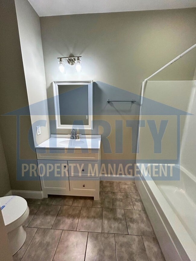 Building Photo - Two bedroom townhome in great, central location!