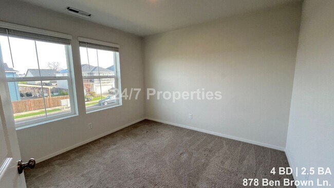 Building Photo - Modern 4 BD | 2.5 BA Home in Woodburn