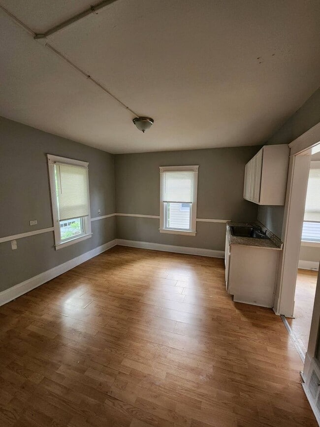 Building Photo - 13302 Ferris Ave