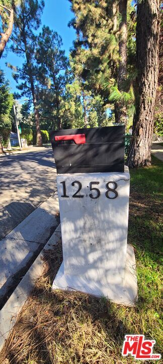 Building Photo - 1258-1258 Coldwater Canyon Dr