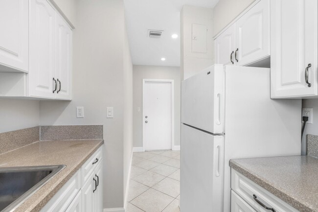 Building Photo - 541 NE 44th St