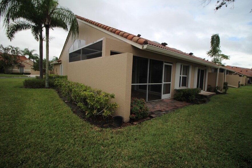Building Photo - 404 Sabal Palm Ln