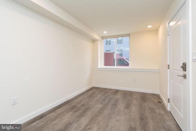 Building Photo - 1500 N Randolph St