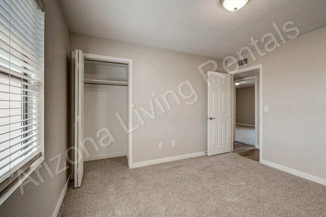Building Photo - RENOVATED CUL-DE-SAC HOME