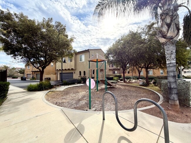 Building Photo - Stylish 2-Bedroom Living with Community Amenities