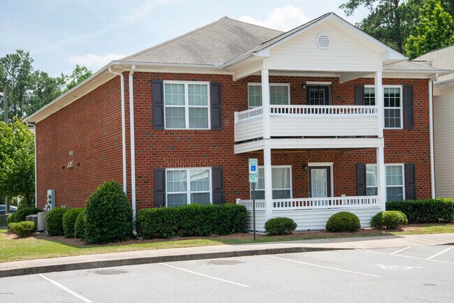 Building Photo - 2833 Holly Glen Dr