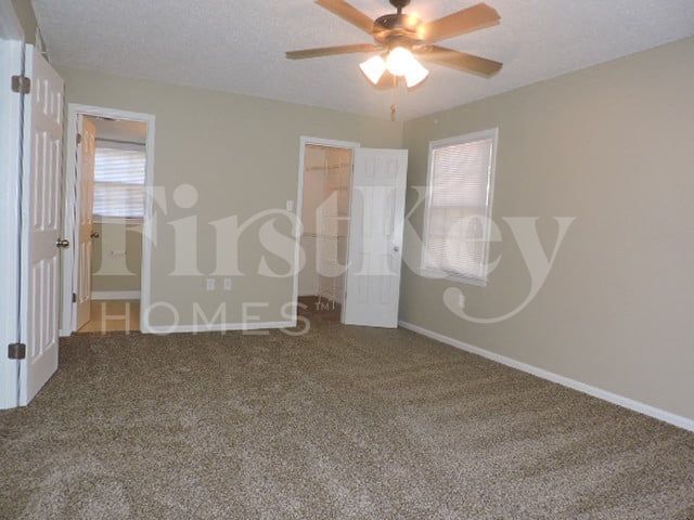 Building Photo - 8601 Thorncliff Fairway