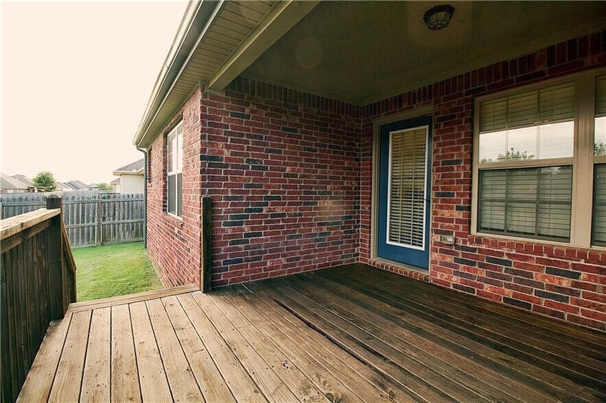 Building Photo - 3007 SW Waterleaf Ave