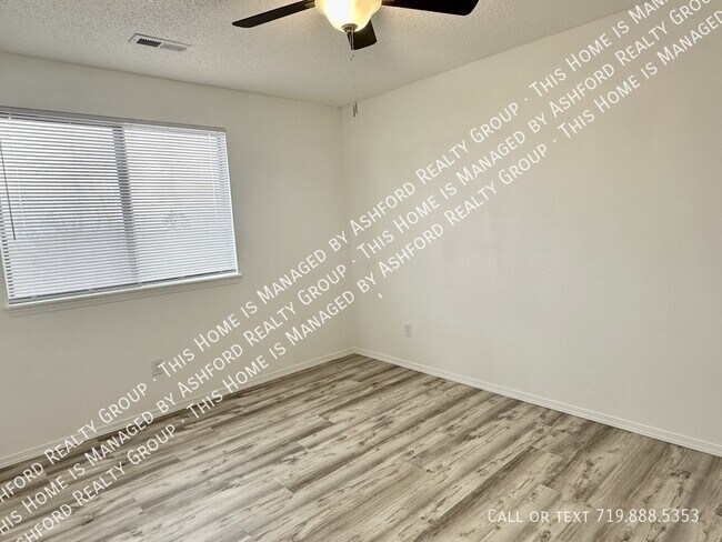 Building Photo - 1120 Yuma St