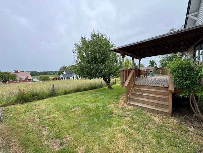 Building Photo - Country Living - 2 Bedroom 1 Bathroom