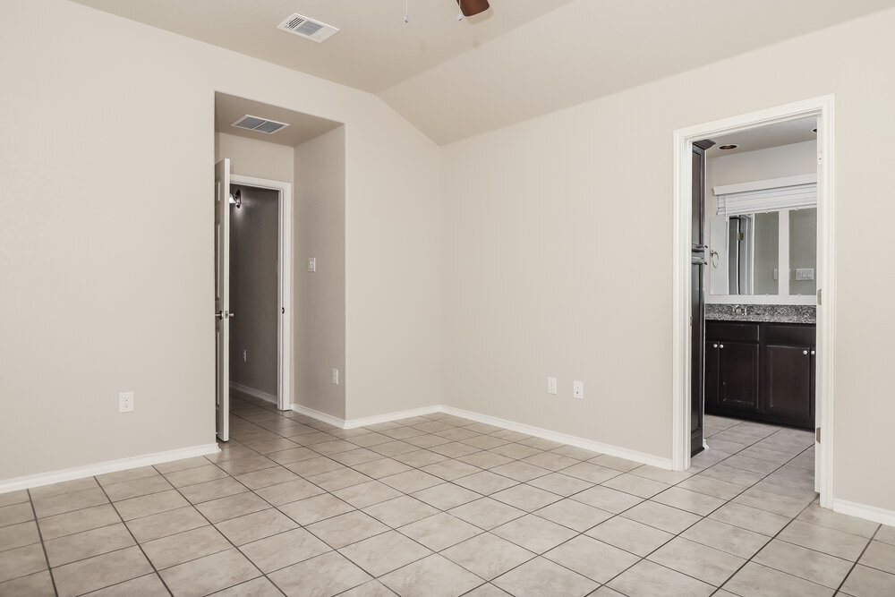 Building Photo - 119 Katy Post