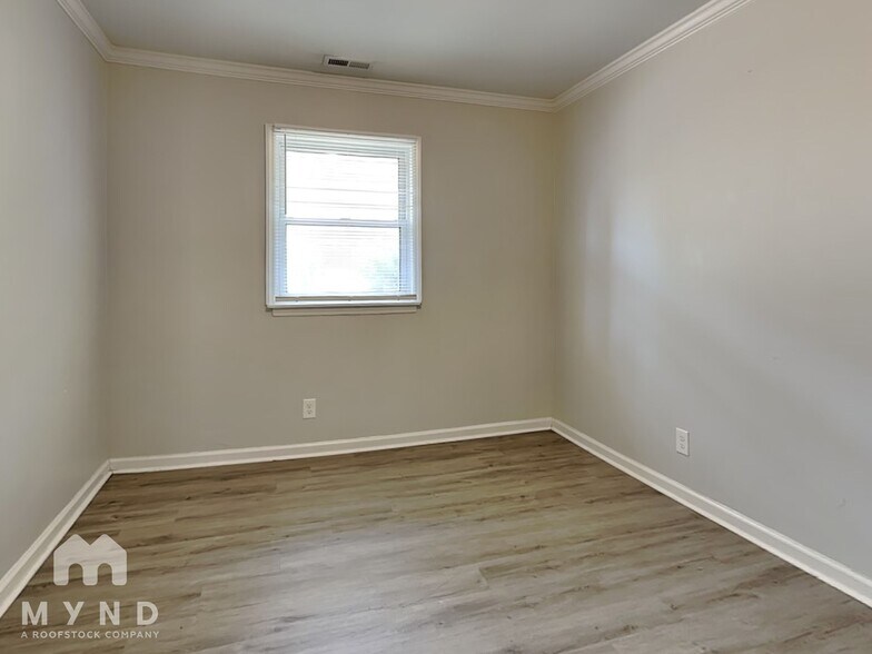 Building Photo - 2301 Charles St