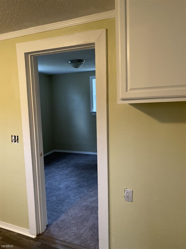 Building Photo - 2 br, 1 bath House - 1005 Country Club Road