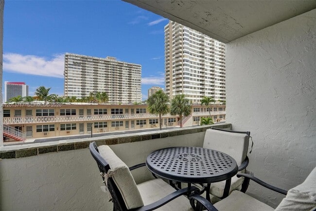 Building Photo - 2017 S Ocean Dr