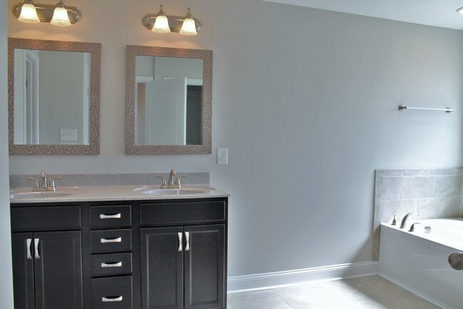 Building Photo - 264 Azalea Dr