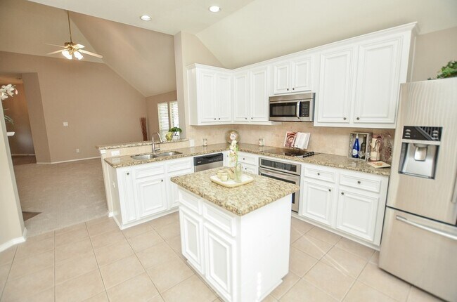 Building Photo - 2811 Willow Fork Dr