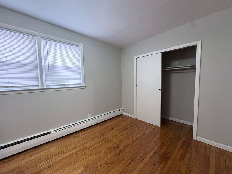 Building Photo - 514 Main St