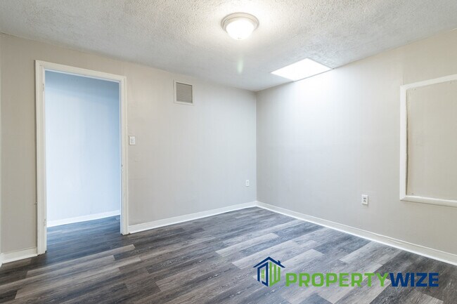 Building Photo - 517 Mosher St