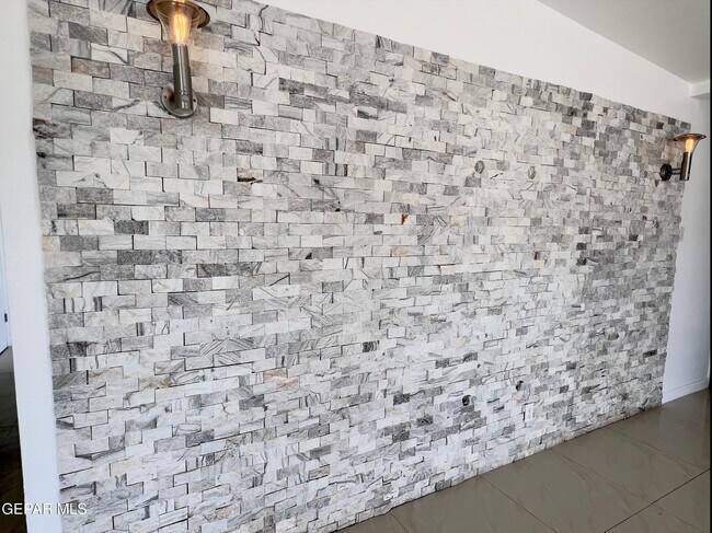 Building Photo - 10009 Jamaica St