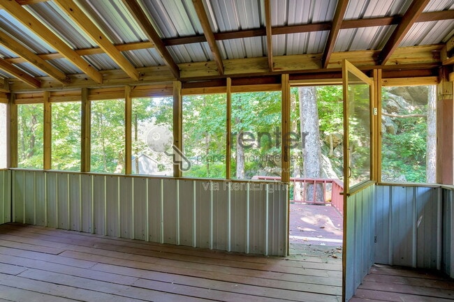 Building Photo - 1461 Palisades Rd