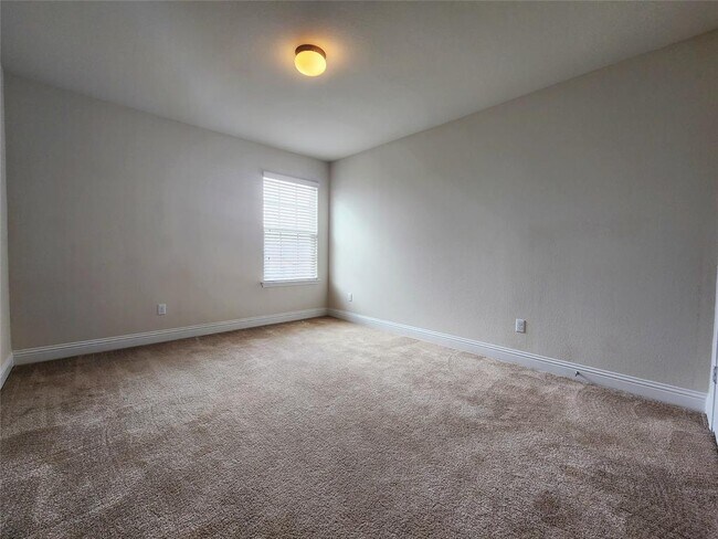 Building Photo - 20028 Ploughshores Ln