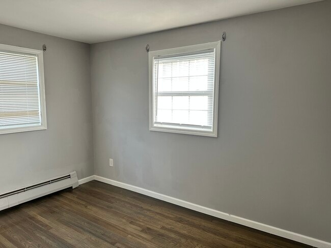 Building Photo - 484 Meriden Ave