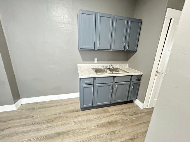 Building Photo - 314-316 Lorenz Ave