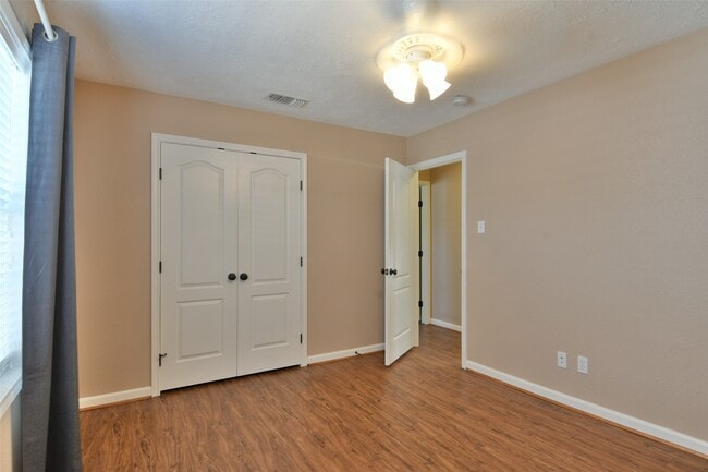 Building Photo - 809 Pecan St