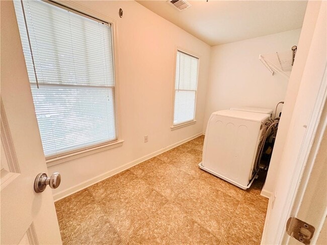 Building Photo - 1678 Carr Cir NW