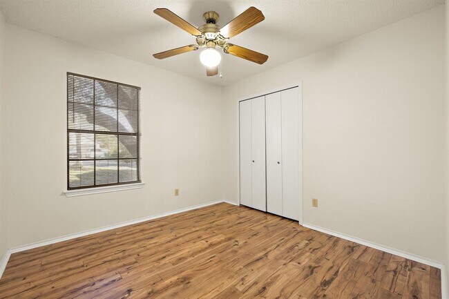 Building Photo - 1604 Texas Oak Way