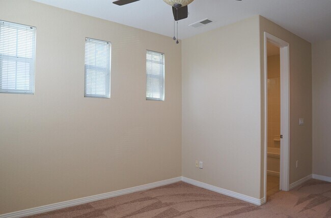 Building Photo - 35579 Domani Dr
