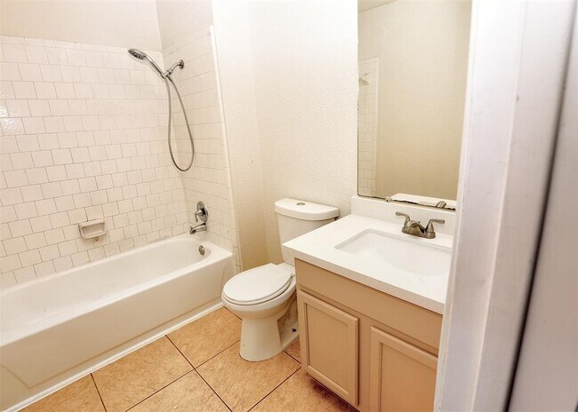 Building Photo - 194 Moonridge Dr