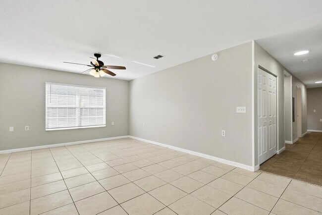 Building Photo - 2126 Center Way