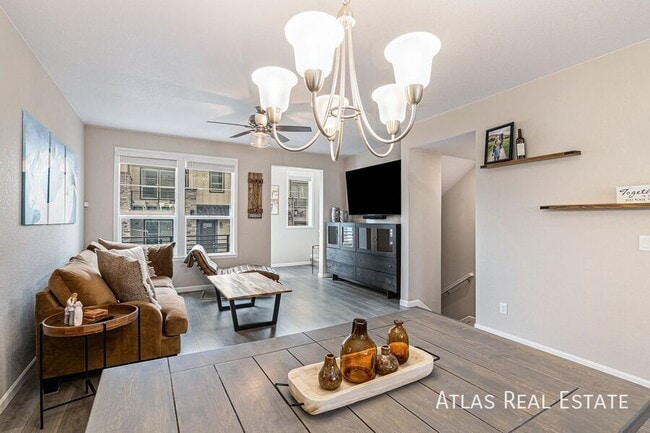 Building Photo - 1536 Castle Creek Cir