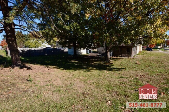 Building Photo - Wonderful Urbandale Home