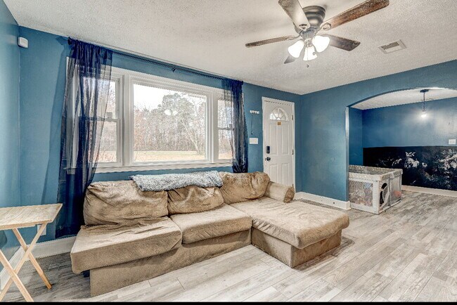 Building Photo - Beautiful 3 bedroom 2 bath country living ...