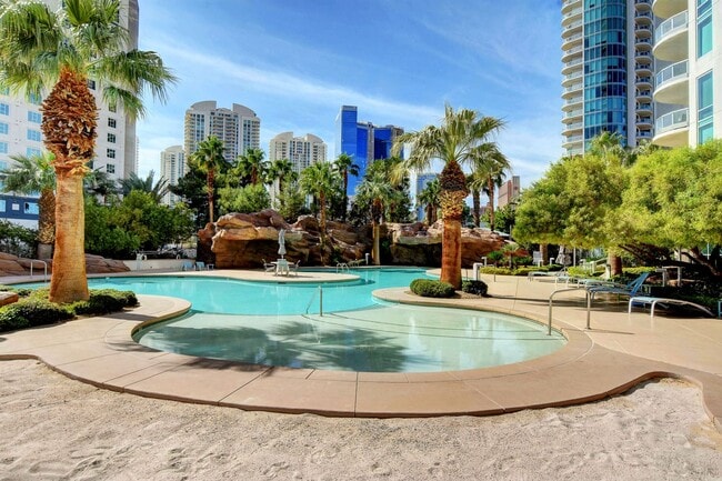 Building Photo - Turnberry Towers 1904E-Strip/Golf/City Views from this Fully Furnished 1Bd Residence