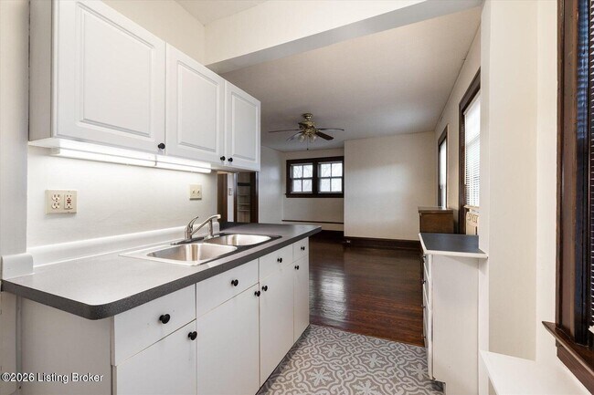 Building Photo - 1401 E Breckinridge St