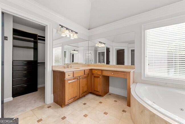 Building Photo - 2041 Mendenhall Cir