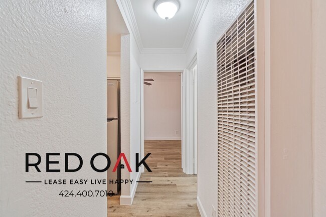 Building Photo - 4069 Oakwood Ave
