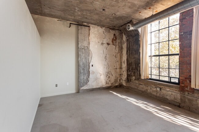 Building Photo - 41 Burroughs St