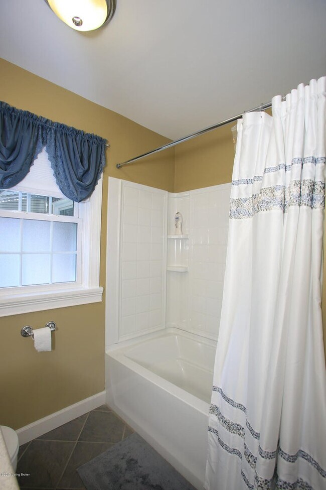 Building Photo - 2324 Emerson Ave