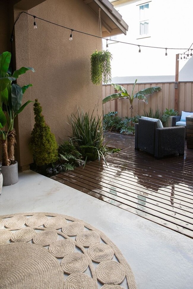 Building Photo - Newer 3 Bed, 2.5 Bath Sea Haven Home for Lease