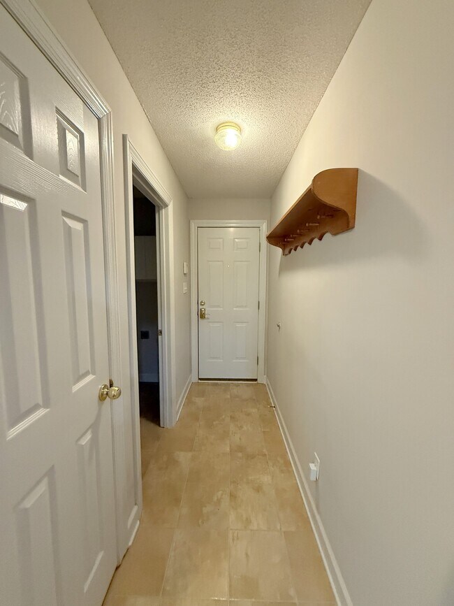 Building Photo - 238 Pebble Brook Dr