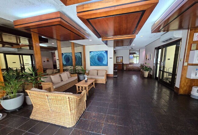 Building Photo - Fully Furnished Executive Condo Rental 2br/2ba/1pkg - Waikiki